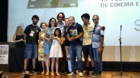 Renné França e equipe do filme ao receberem o troféu Luiz Gonzaga